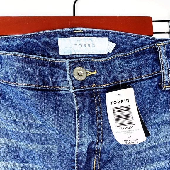 NWT - TORRID Cropped Ankle Skinny Bywater Slit 26 - Picture 7 of 8